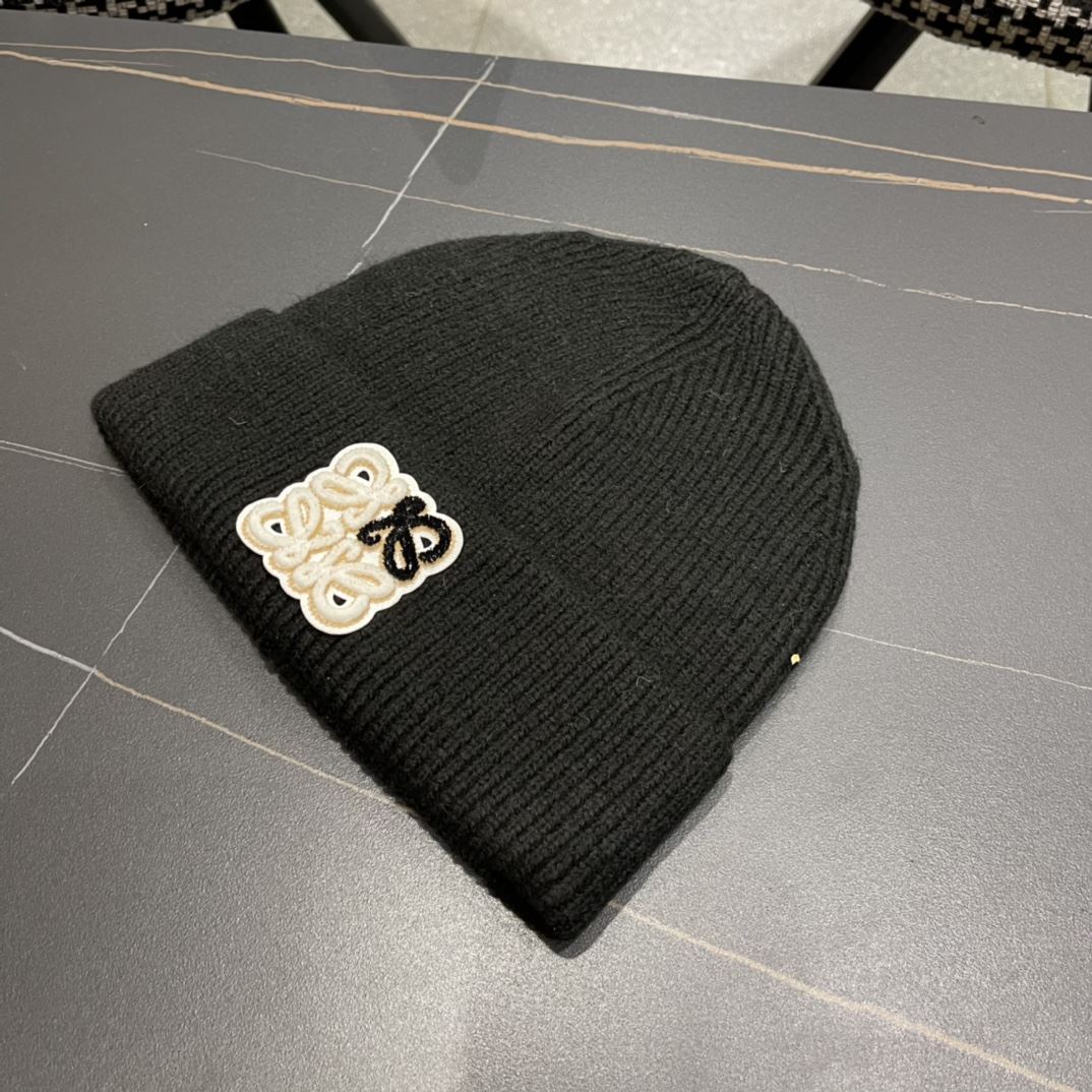 Loewe Caps